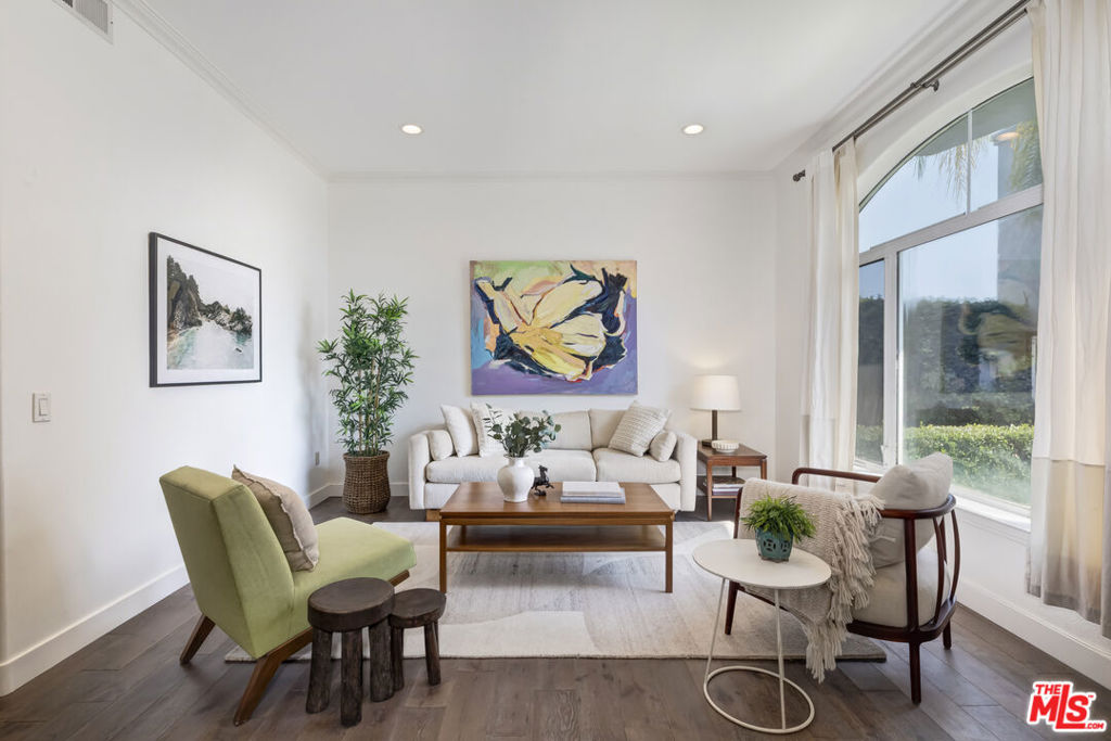 1007 Figueroa Terrace B