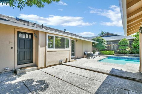 Photo of 1808 Las Ramblas Dr Dr, Concord, CA 94521 (MLS # 41134673)