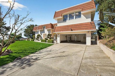 Tiny photo for 10565 10565 Englewood Drive Dr, Oakland, CA 94605 (MLS # 41126343)