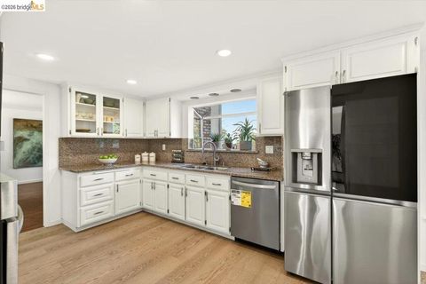 Tiny photo for 10565 10565 Englewood Drive Dr, Oakland, CA 94605 (MLS # 41126343)