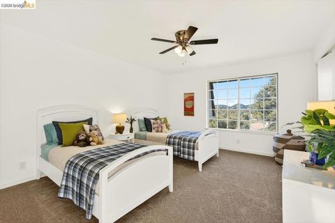 Tiny photo for 10565 10565 Englewood Drive Dr, Oakland, CA 94605 (MLS # 41126343)