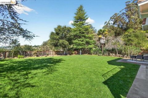 Tiny photo for 10565 10565 Englewood Drive Dr, Oakland, CA 94605 (MLS # 41126343)