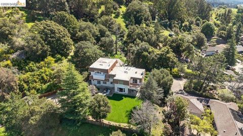 Tiny photo for 10565 10565 Englewood Drive Dr, Oakland, CA 94605 (MLS # 41126343)