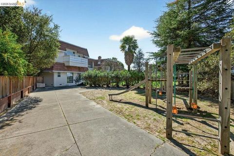 Tiny photo for 10565 10565 Englewood Drive Dr, Oakland, CA 94605 (MLS # 41126343)