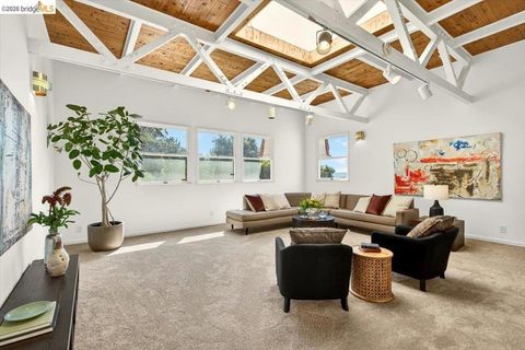 Tiny photo for 10565 10565 Englewood Drive Dr, Oakland, CA 94605 (MLS # 41126343)