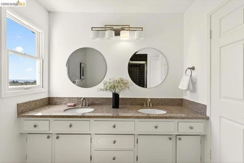 Tiny photo for 10565 10565 Englewood Drive Dr, Oakland, CA 94605 (MLS # 41126343)