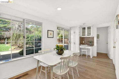 Tiny photo for 10565 10565 Englewood Drive Dr, Oakland, CA 94605 (MLS # 41126343)