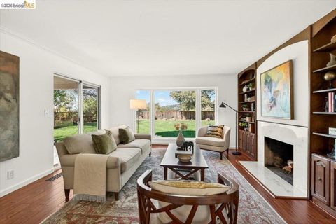 Tiny photo for 10565 10565 Englewood Drive Dr, Oakland, CA 94605 (MLS # 41126343)