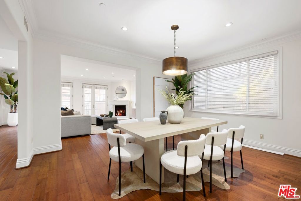 Photo of 11749 Goshen Avenue #301, Los Angeles, CA 90049 (MLS # 25631411)