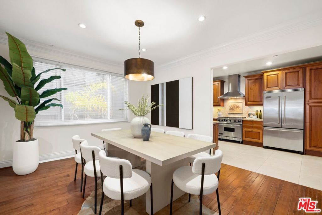 Photo of 11749 Goshen Avenue #301, Los Angeles, CA 90049 (MLS # 25631411)