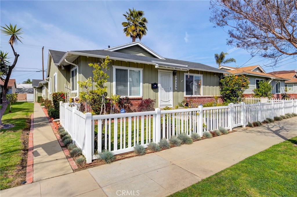 Charming small 1 story 4 unit complex on border of Torrance with large enclosed front yard(for front unit) & side yard being shared by all 4 units , includes common side patio area. Coin operated washer and dryer on site. Bright remodeled 2Br 1Bath (Bathroom has a large shower only with no step), 1 Car Garage with roll-up doors with remote, keypad and storage. Bamboo wood floors, gutters, tankless water heater, dual glazed vinyl windows, vinyl picket fence in front, central furnace & AC with Life Time Electrostatic Filter, & upgraded electrical panel. Ceilings fans in LR & Bedrooms,insulation in attic and under house, travertine on kitchen dinning room floors and bath. Interior will be painted & exterior freshly painted . Smooth ceilings(including in the garage)with crown molding, kitchen getting new cabinets with self closing doors and drawers counters and back splash. Bosch stainless steel dishwasher, new built in side by side Stainless Steel fridge (Counter Depth) , free standing stove, microwave. Br has two large closets plus 2 closets in hallway. It is walking distance to Downtown (Lomita), small town feel with shops and restaurants. Close to shops including Costco and freeways. Tenant pays all utilities.
A Must See!