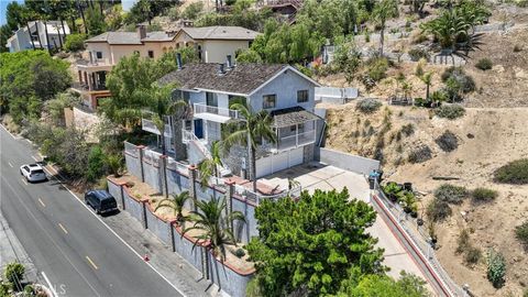 Photo of 12235 Circula Panorama, North Tustin, CA 92705 (MLS # OC25112042)