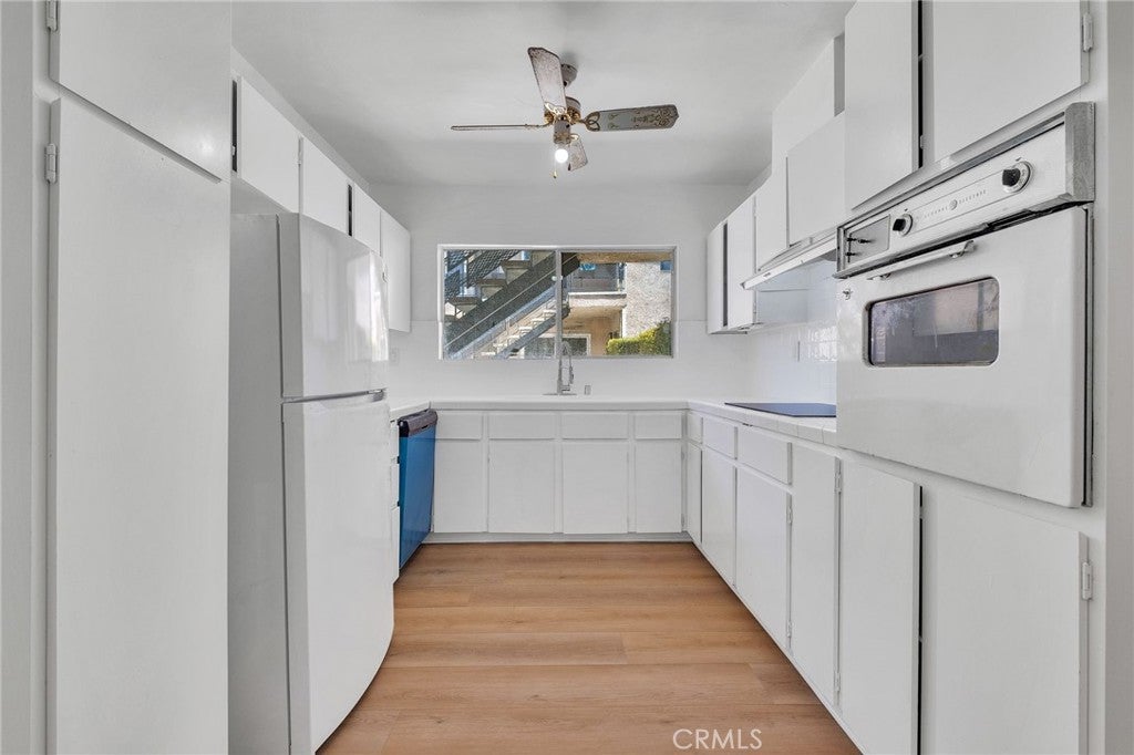 5232 Corteen PL 10, Valley Village CA 91607