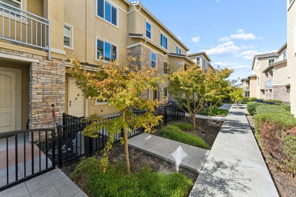 5978 Larkstone Loop