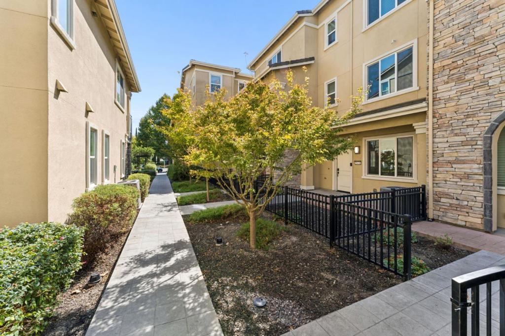 5978 Larkstone Loop