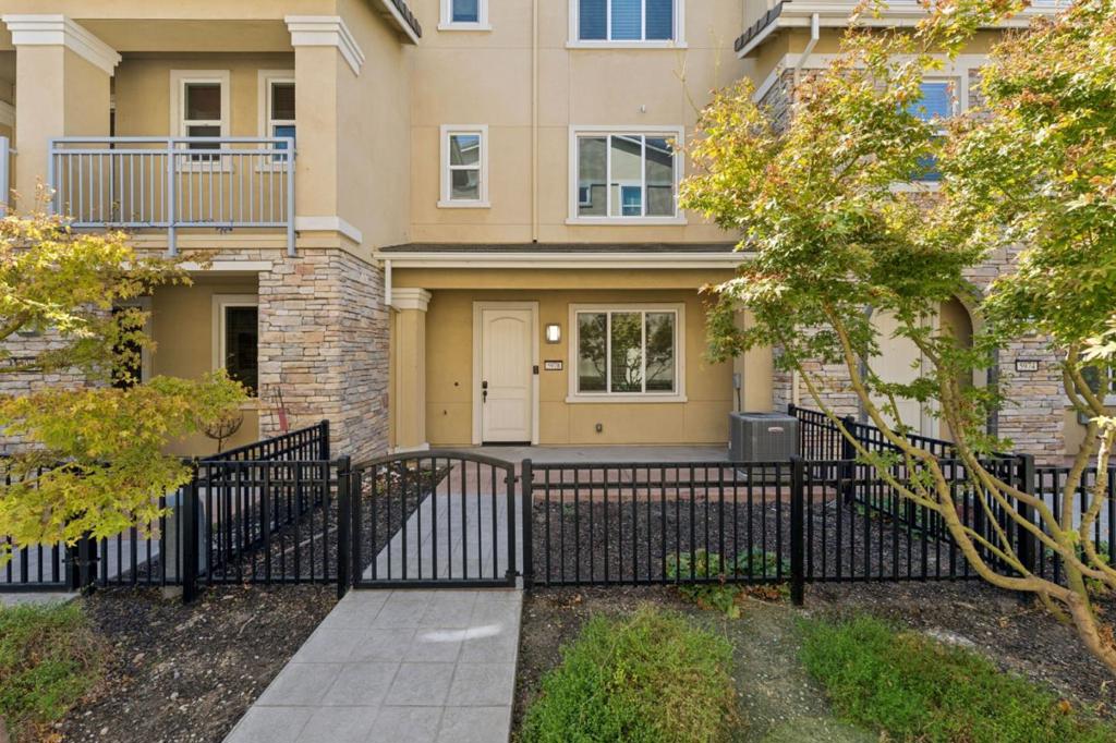 5978 Larkstone Loop