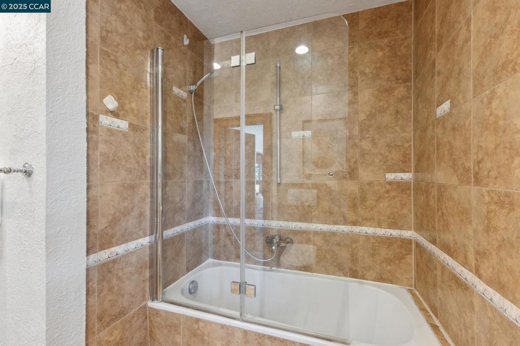 SLEEPY HOLLOW - Residential