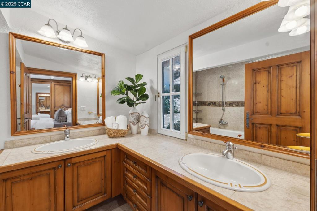 SLEEPY HOLLOW - Residential