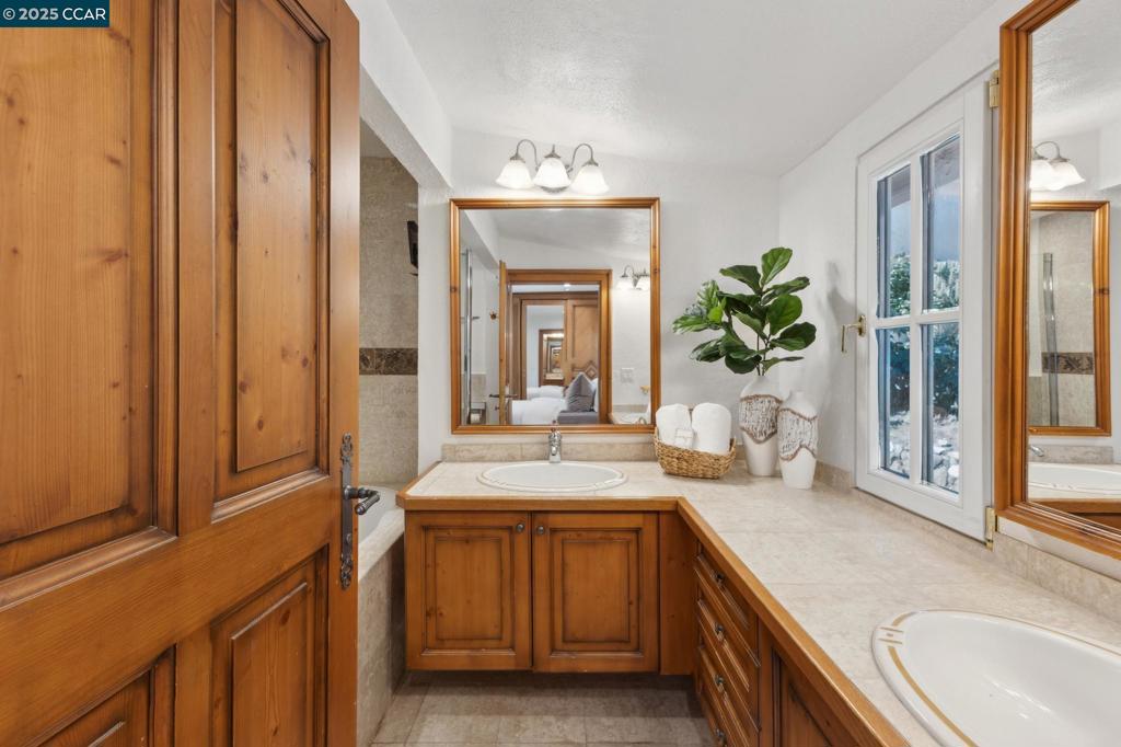 SLEEPY HOLLOW - Residential