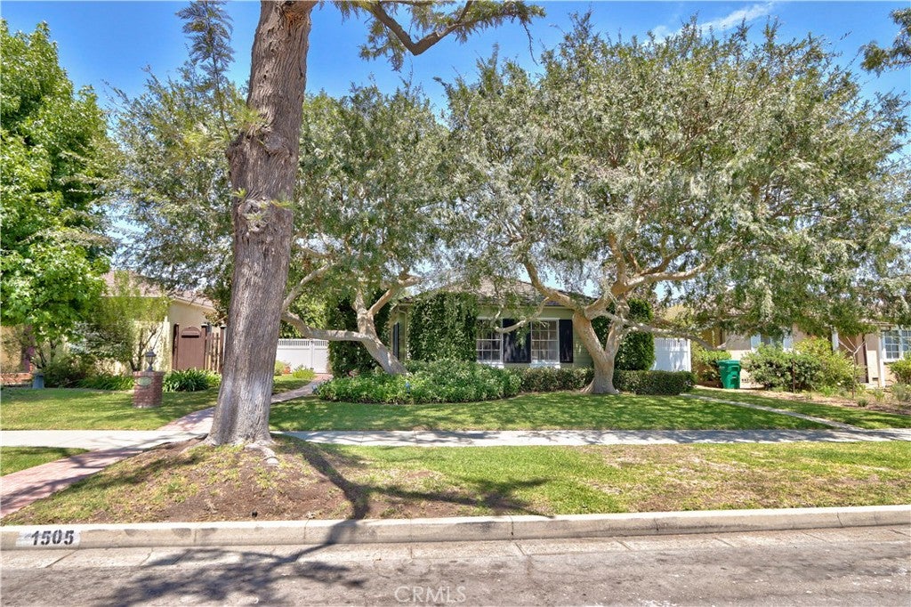 1505 E Armando