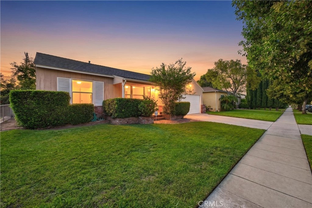 6724 De Celis Place