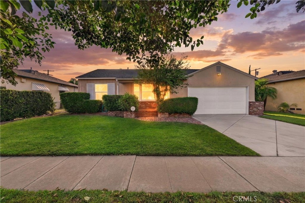 6724 De Celis Place