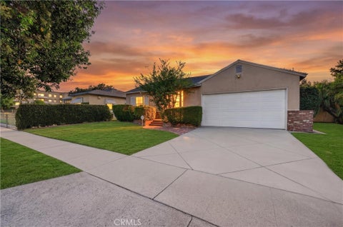 Photo of 6724 De Celis Place, Lake Balboa, CA 91406 (MLS # OC26127605)