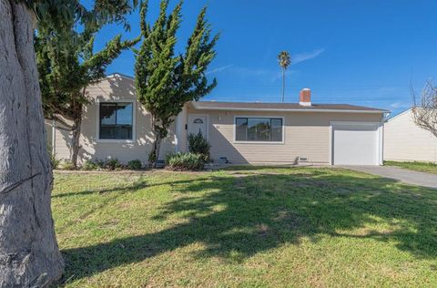 Photo of 61 Beverly Drive, Salinas, CA 93905 (MLS # ML82042940)