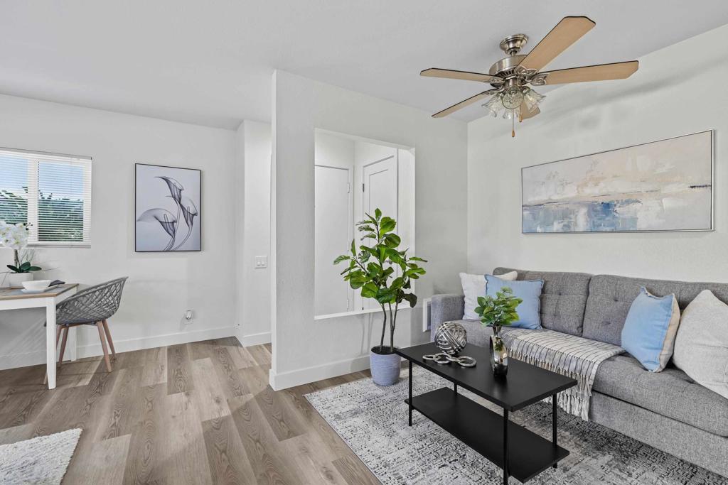 8027 Caminito De Pizza B