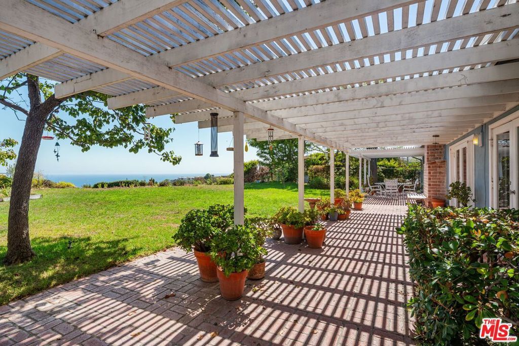 Photo of 370 Surfview Drive, Pacific Palisades, CA 90272 (MLS # 25586783)