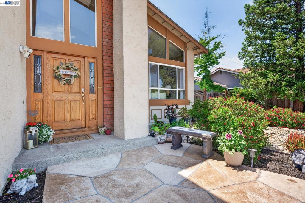 9693 THUNDERBIRD DRIVE
