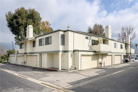 Photo of 10475 Newhome Avenue #6, Sunland, CA 91040 (MLS # GD25230076) Photo of 10475 Newhome Avenue #6, Sunland, CA 91040 (MLS # GD25230076)