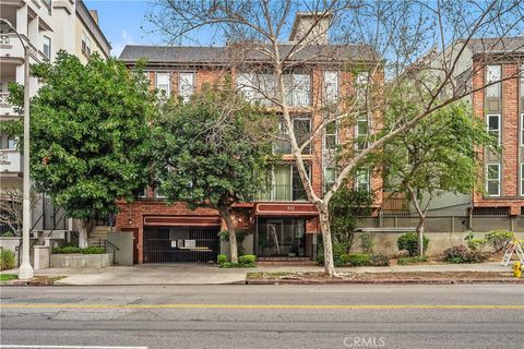 Photo of 532 N Rossmore Avenue #107, Los Angeles, CA 90004 (MLS # OC26038189)