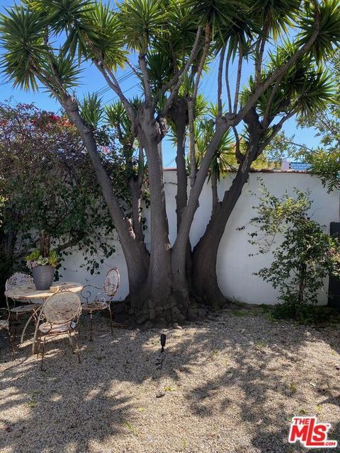 Photo of 1053 S Alfred Street #A, Los Angeles, CA 90035 (MLS # 25578193) Photo of 1053 S Alfred Street #A, Los Angeles, CA 90035 (MLS # 25578193)