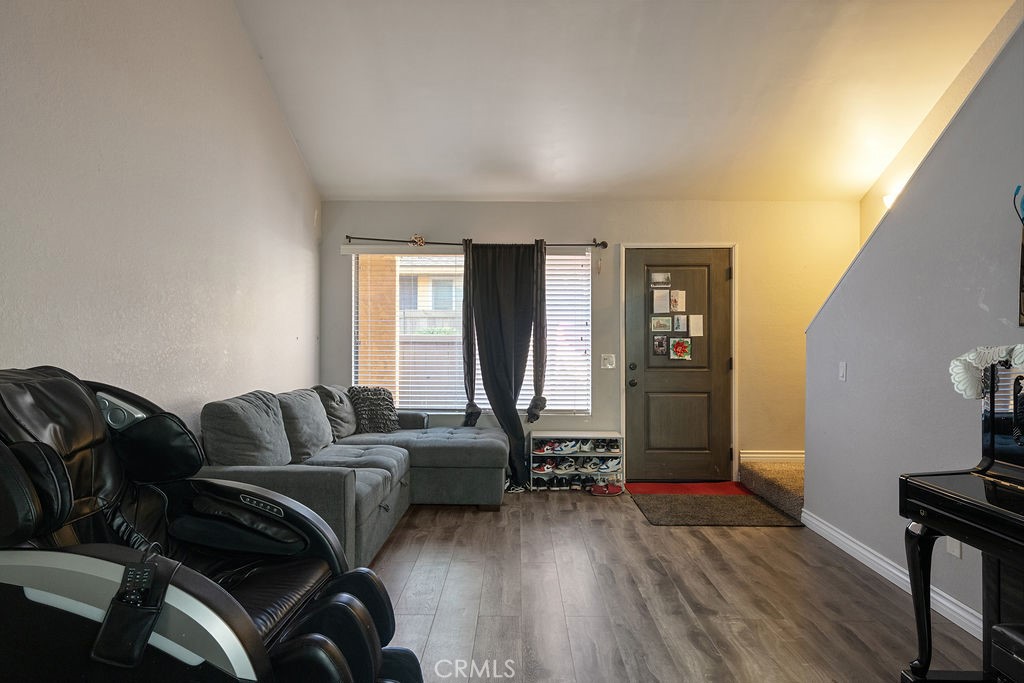 435 W 9th
