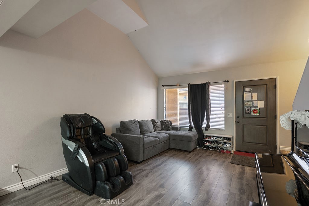 435 W 9th