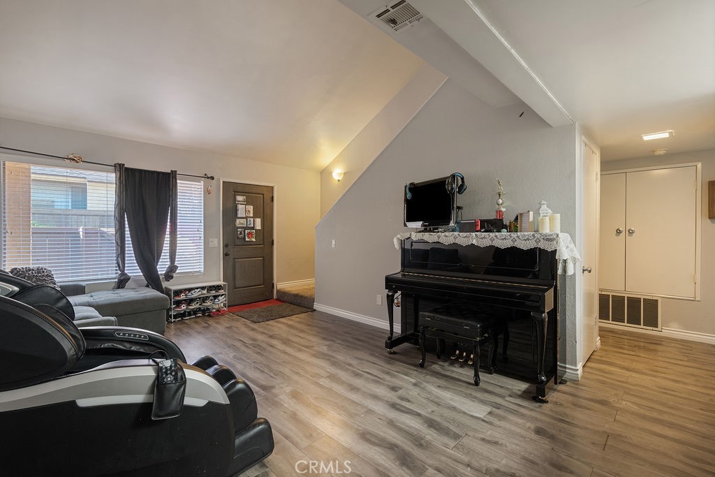 435 W 9th