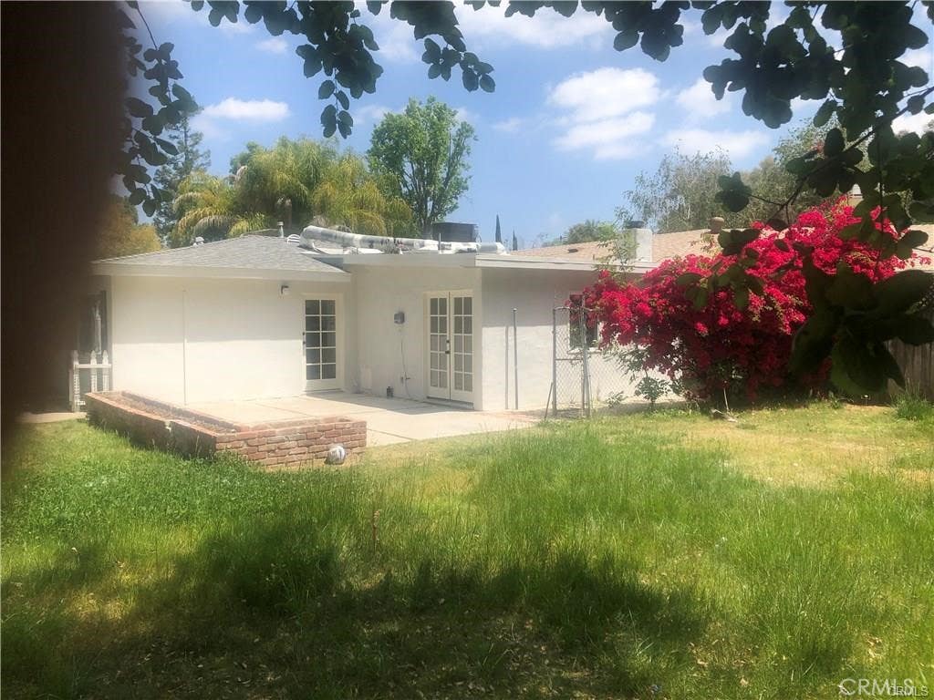 Photo of 23142 Dolorosa, Woodland Hills, CA 91367 (MLS # SR26167619)