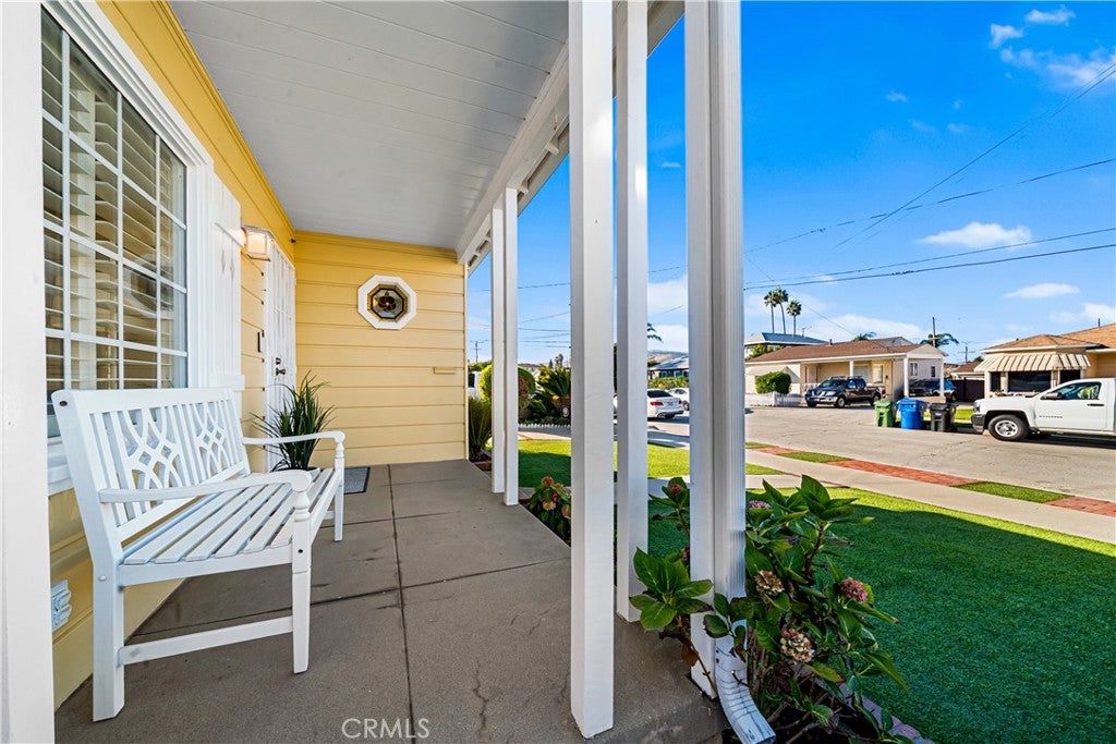 787 W 27th