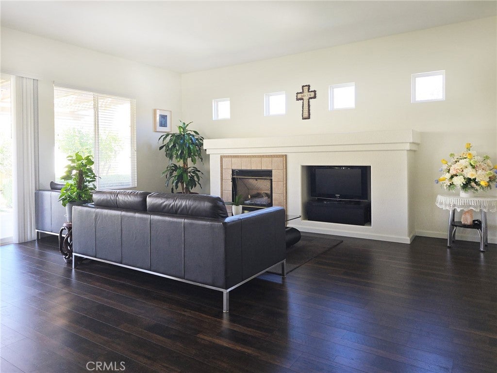 Properties 2 648 Essex Way