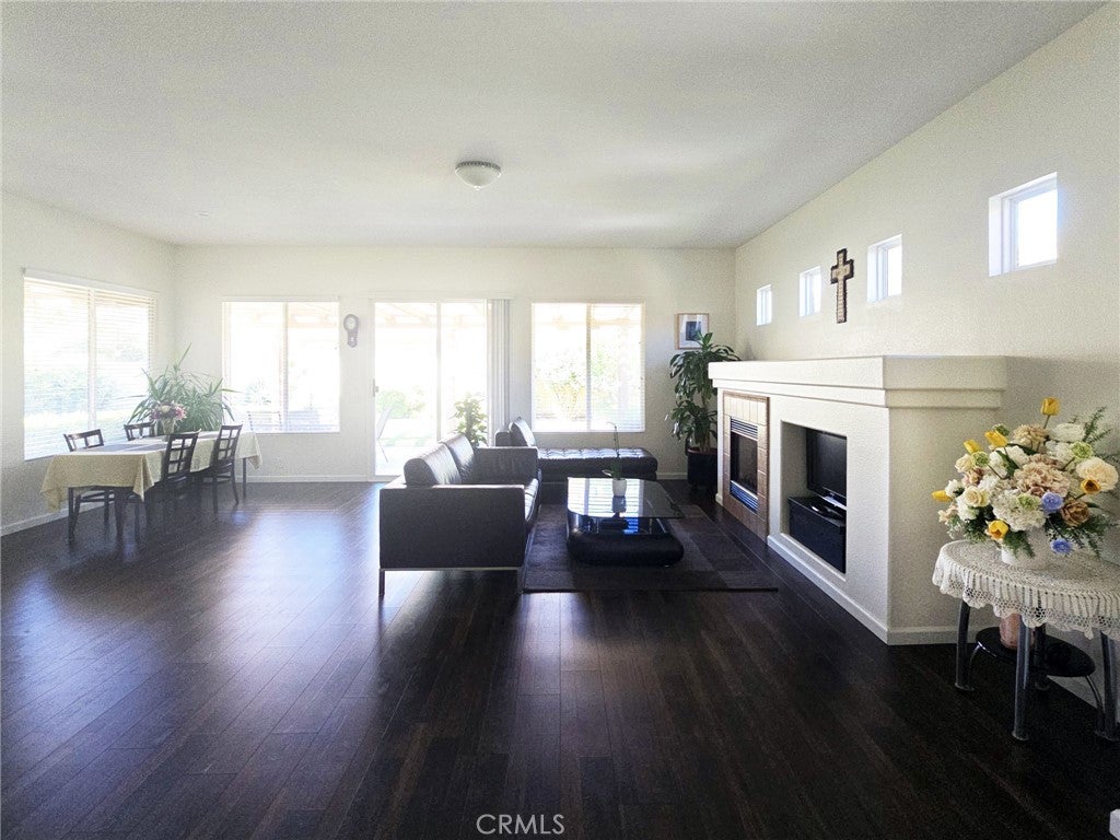 Properties 3 648 Essex Way
