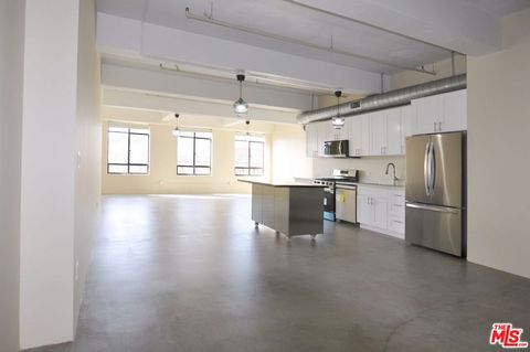 Photo of 849 S Broadway #806, Los Angeles, CA 90014 (MLS # 25616607)
