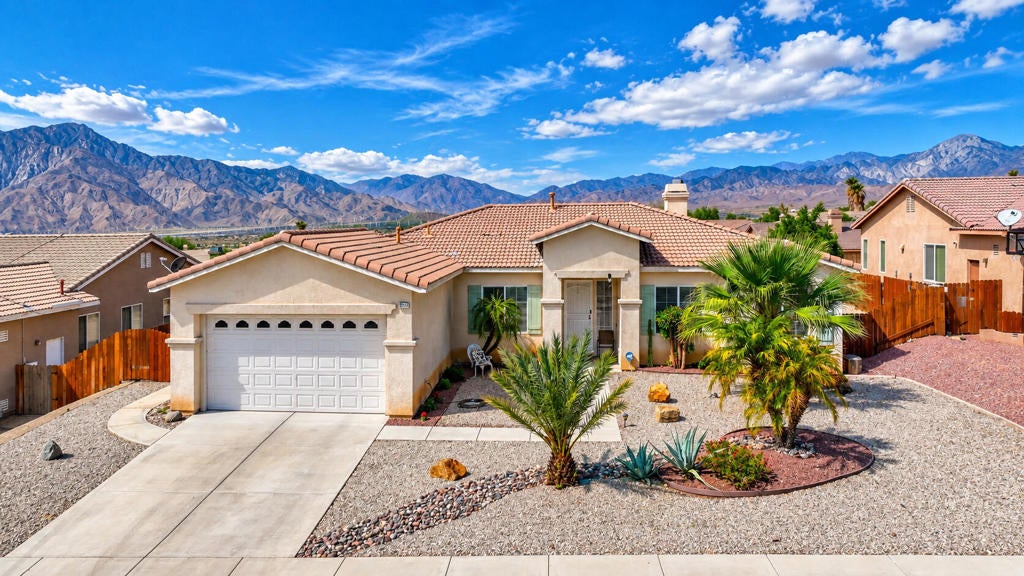 13717 Pinnacle Circle