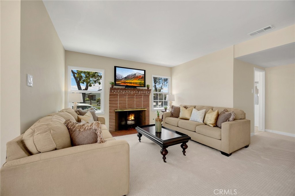 313 S Pickering Way