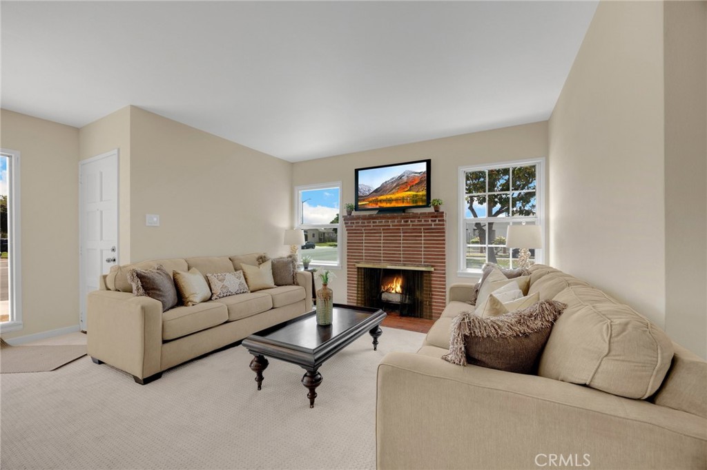 313 S Pickering Way