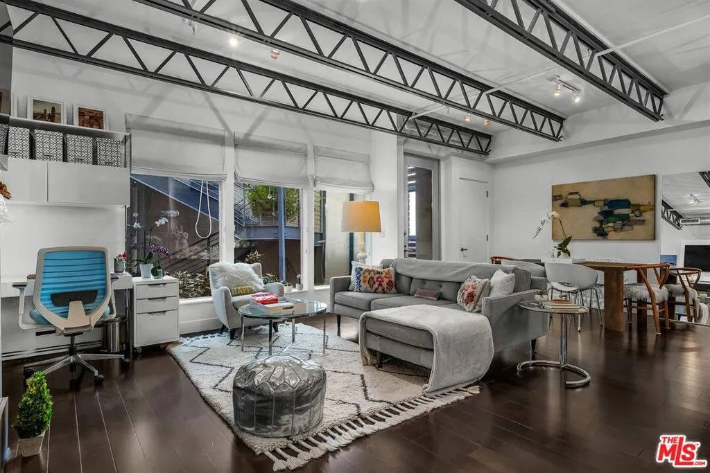 Los Angeles, California 90046, United States, 1 Bedroom Bedrooms, ,2 BathroomsBathrooms,Residential,Active,187079