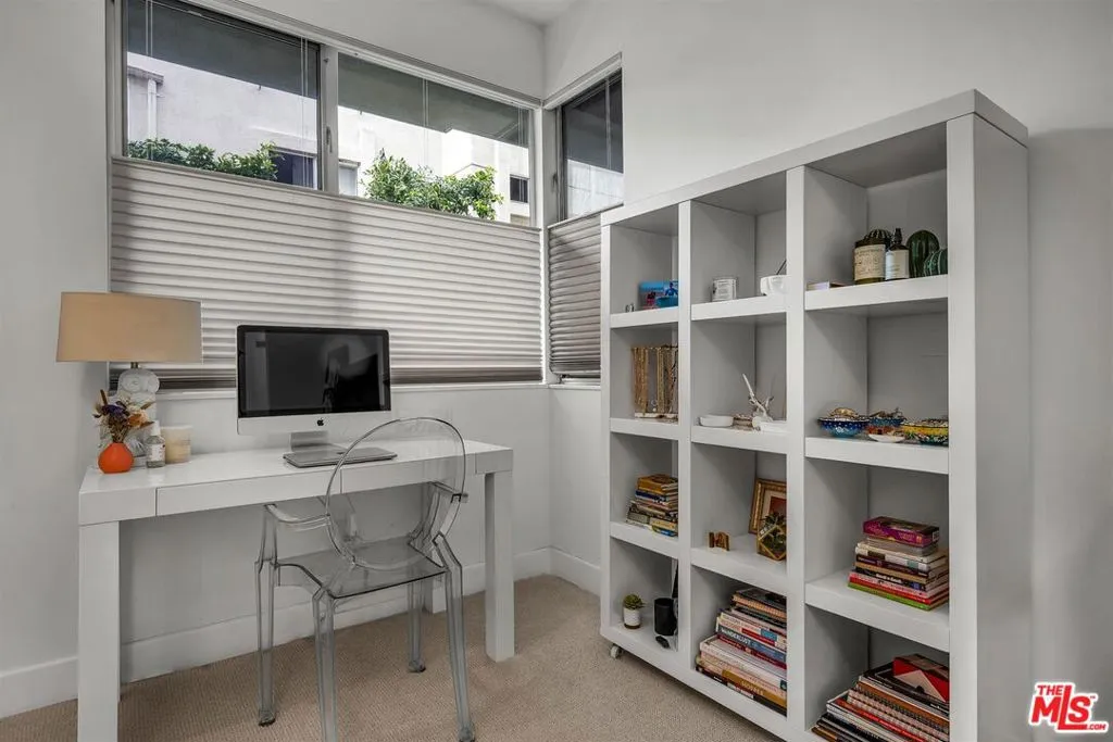 Los Angeles, California 90046, United States, 1 Bedroom Bedrooms, ,2 BathroomsBathrooms,Residential,Active,187079