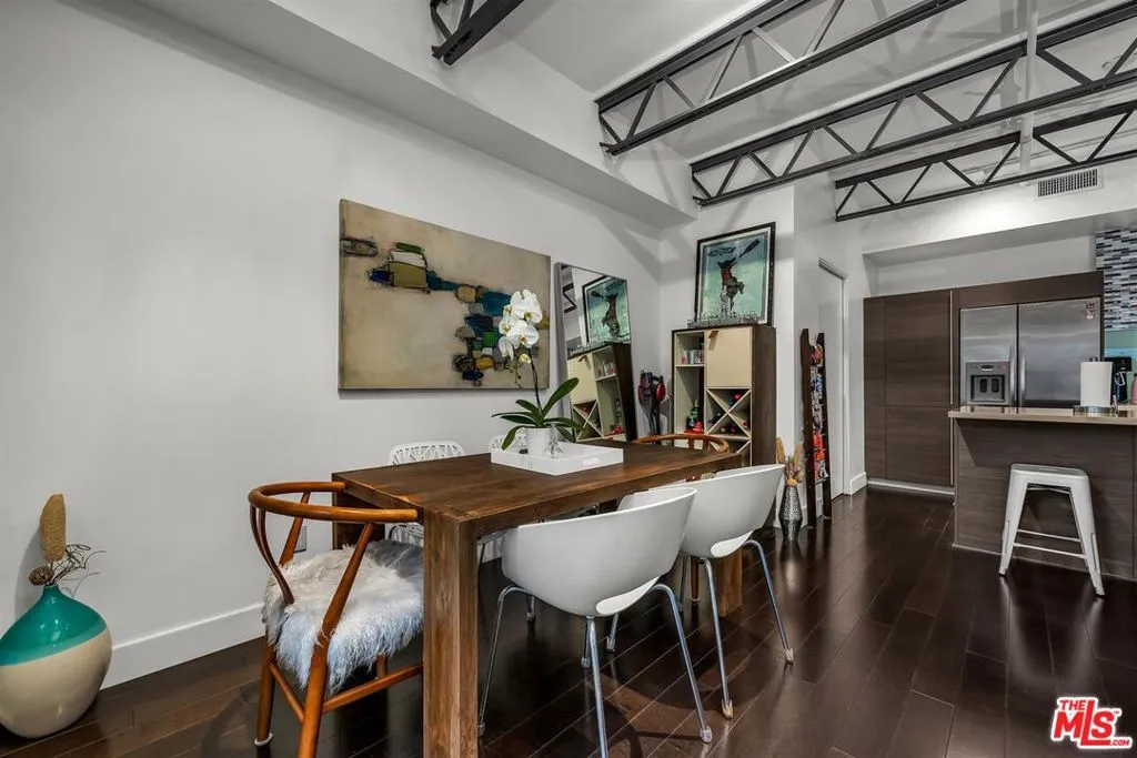 Los Angeles, California 90046, United States, 1 Bedroom Bedrooms, ,2 BathroomsBathrooms,Residential,Active,187079