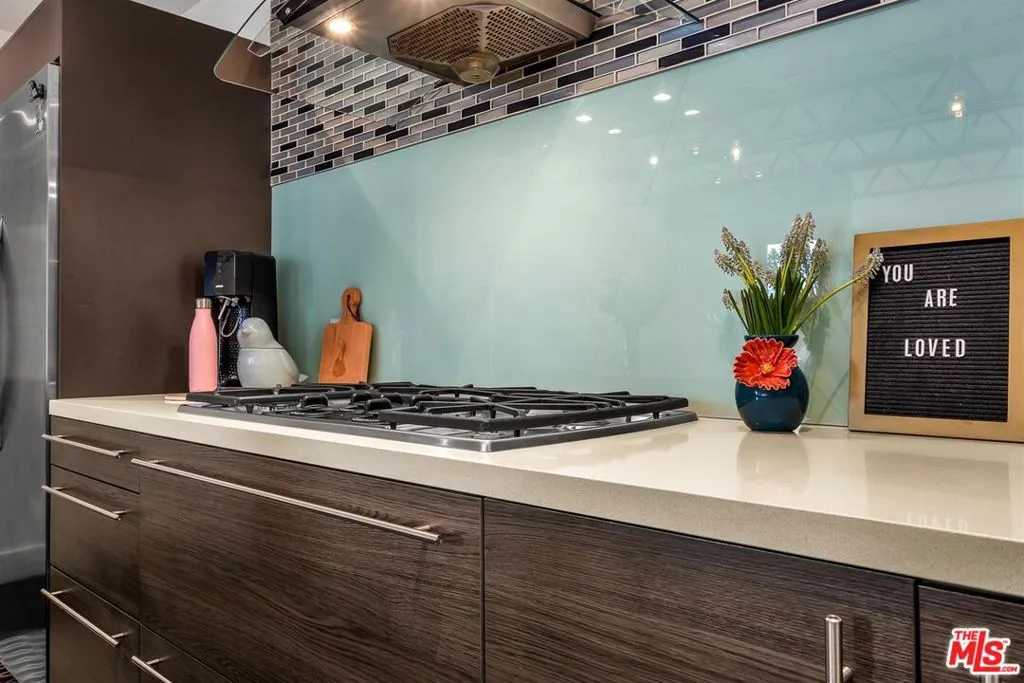 Los Angeles, California 90046, United States, 1 Bedroom Bedrooms, ,2 BathroomsBathrooms,Residential,Active,187079