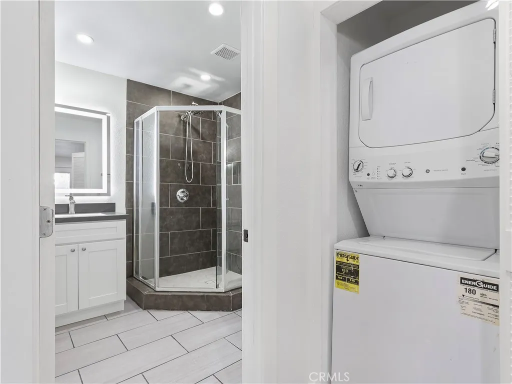 Northridge, California 91325, United States, 1 Bedroom Bedrooms, ,1 BathroomBathrooms,Residential,Active,253013